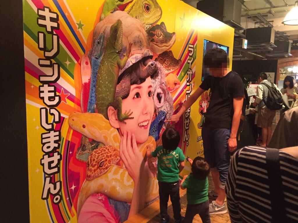 列に並んでいる様子