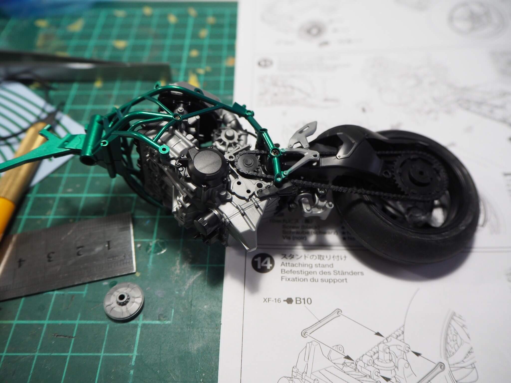 NINJA H2R のプラモデルの組み立て過程
