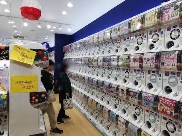 ガチャガチャ専門店「#c-pla」の中