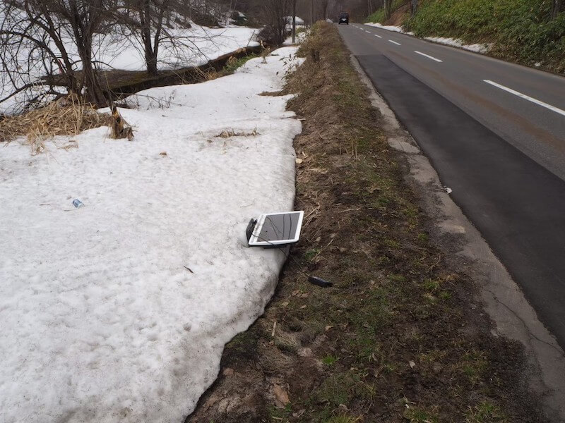 北海道の雪解けとともに出てきたテレビ