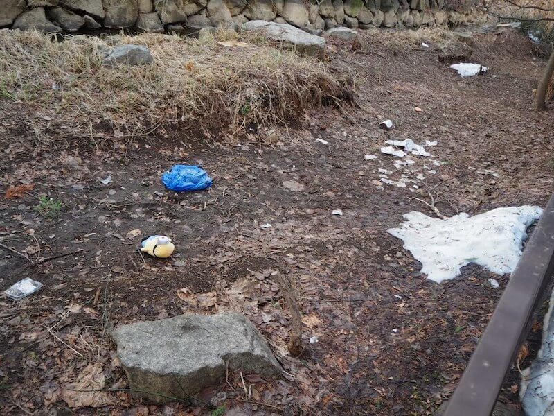 北海道の雪解けで出てくるゴミ