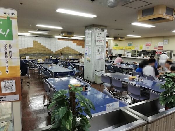 札幌交通局の社員食堂の内装