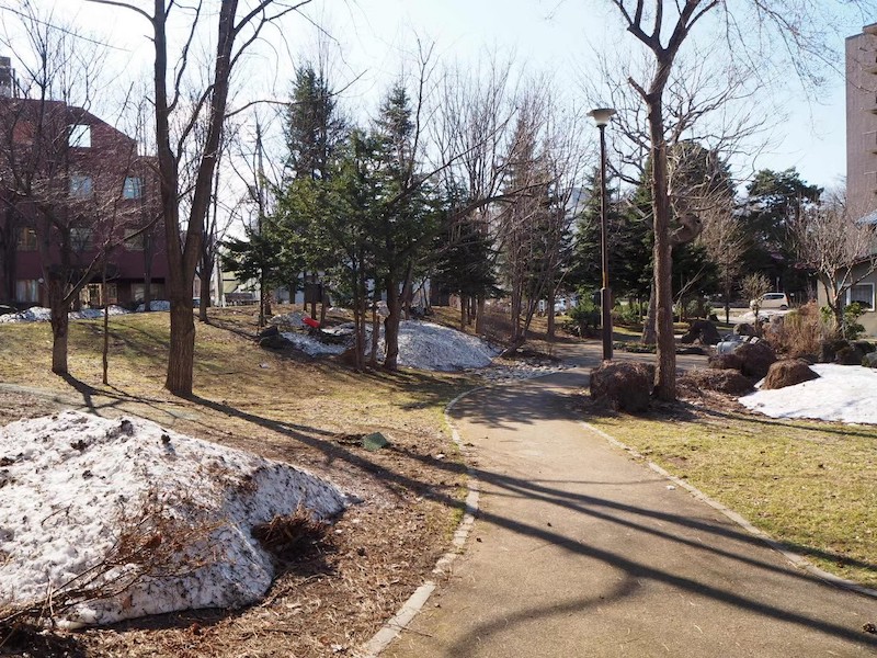 雪解け時期の札幌の公園