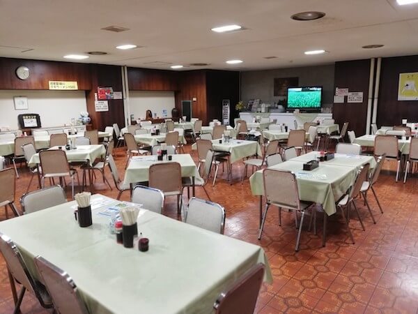 道議会食堂の内観